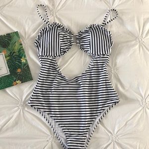 Cupshe New bathing suit stripped black and white